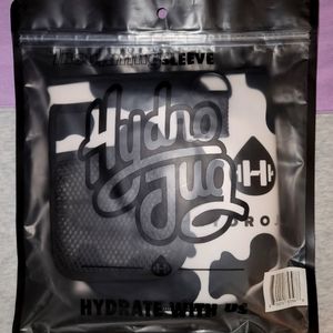 BNWT HydroJug Cow Sleeve